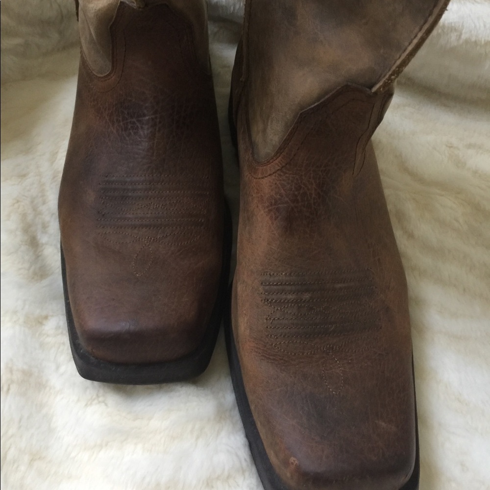 Boots - Picture 2 of 9